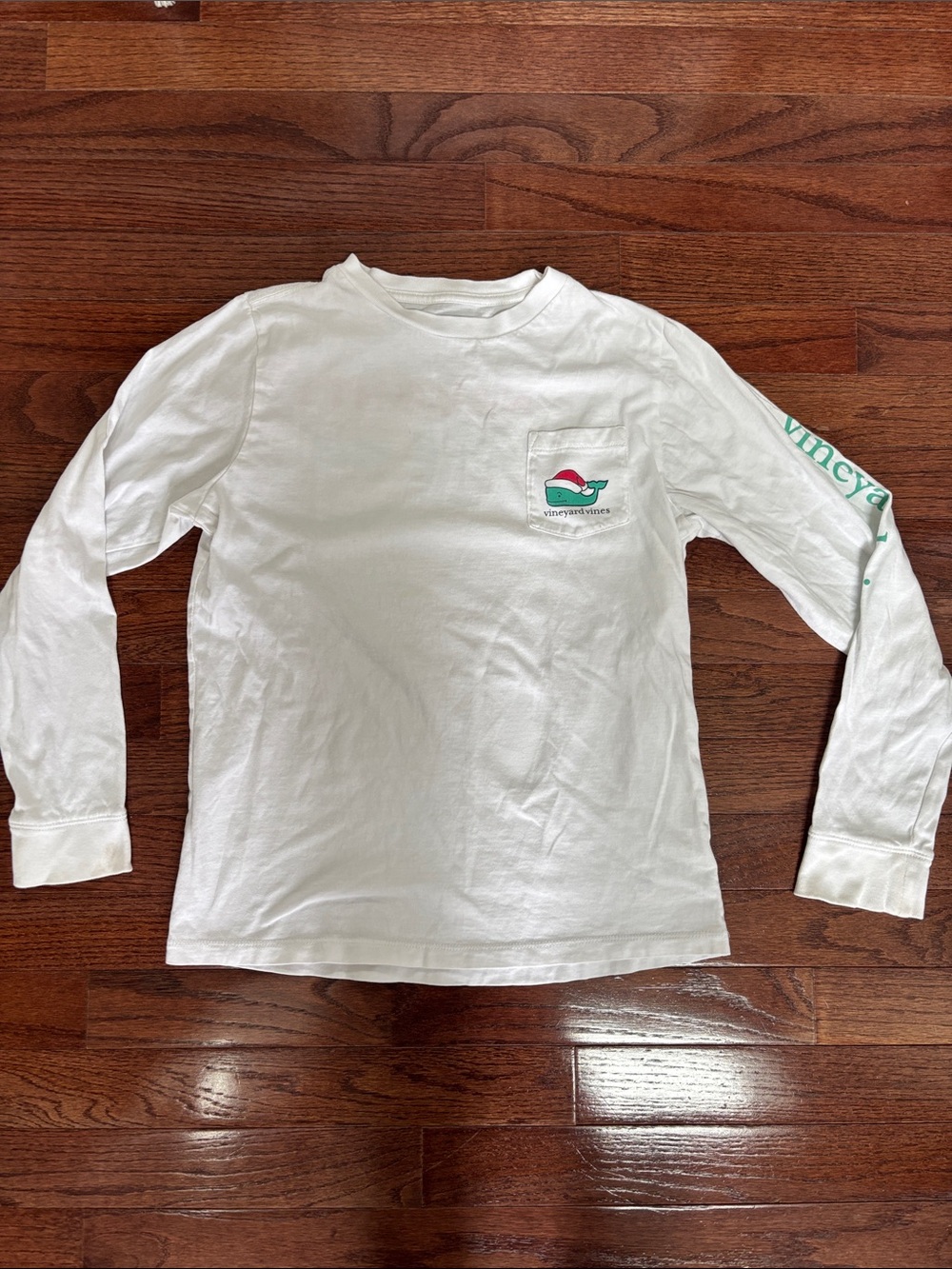 Vineyard Vines White Long-Sleeve Pocket tee Santa Whale Nice list M